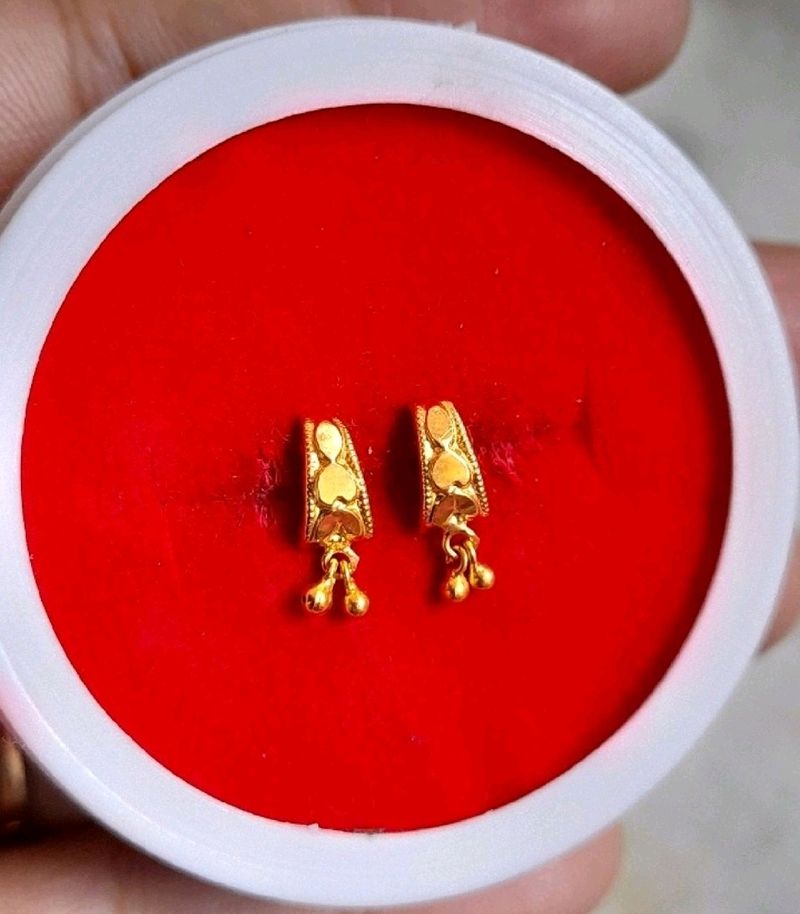 REAL GOLD small Earing Stud Of 18 Crt