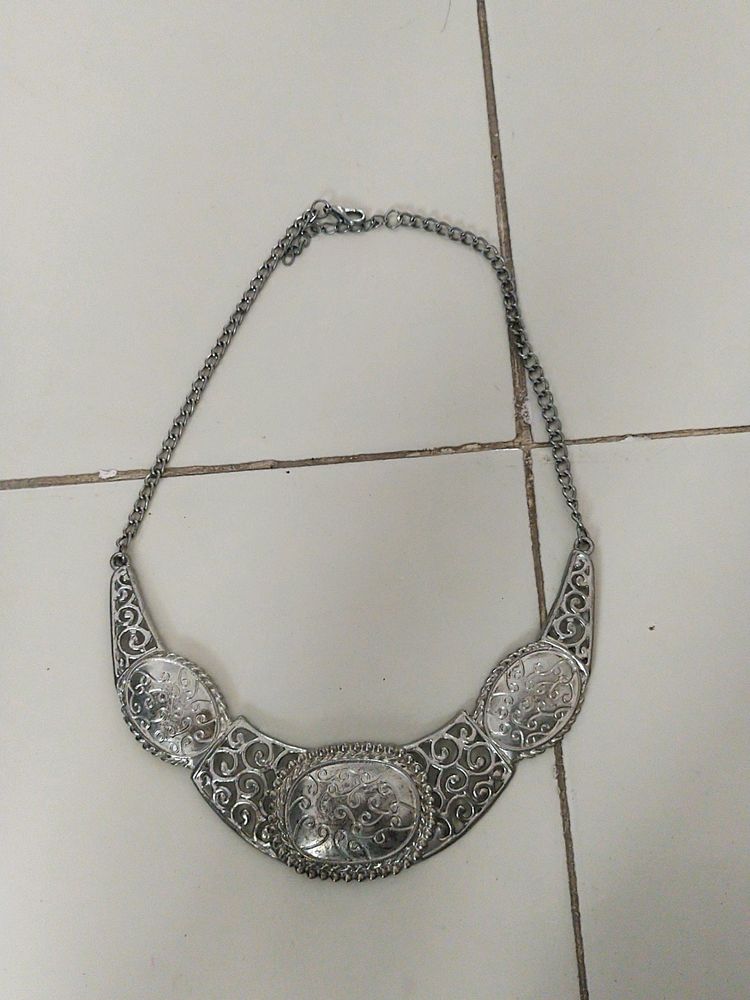 Hasli Neckless