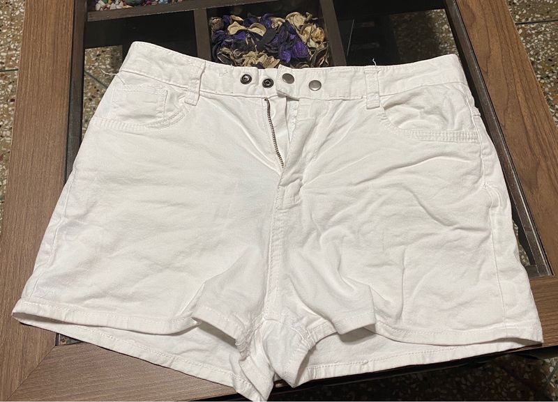 White Hight Waist Shorts - 30”