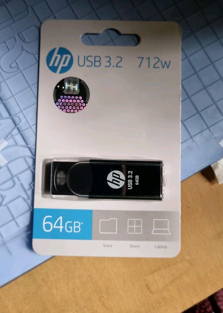 HP 712w 64GB USB 3.2 Flash Drive- Black