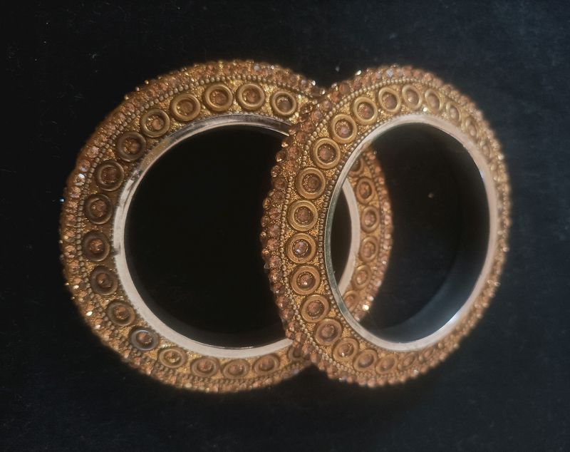 ANTIQUE BANGLE