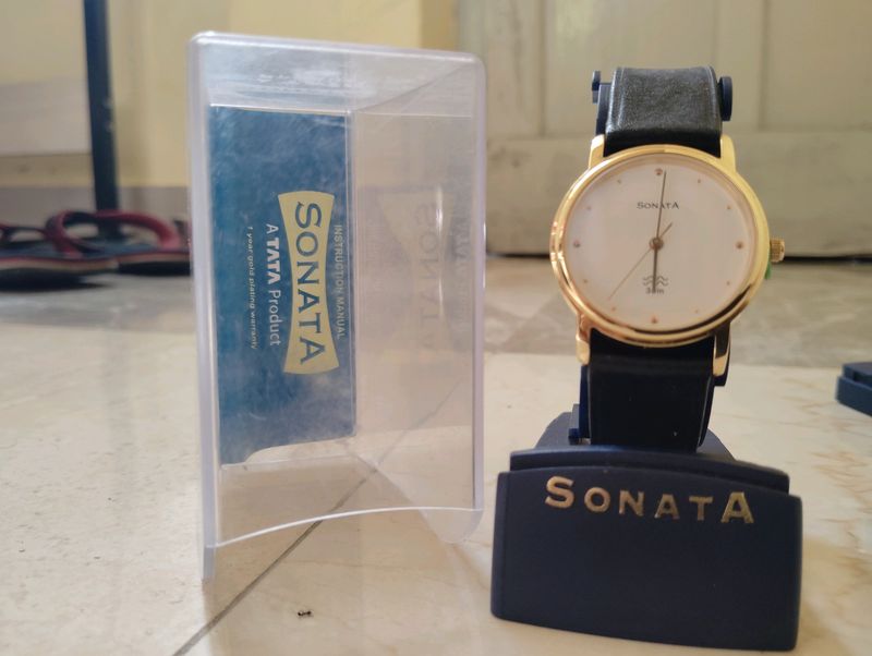 Sonata analog leather Watch.