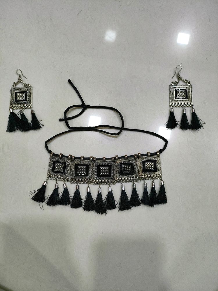 Black Square Thread Choker Necklace With Earrings