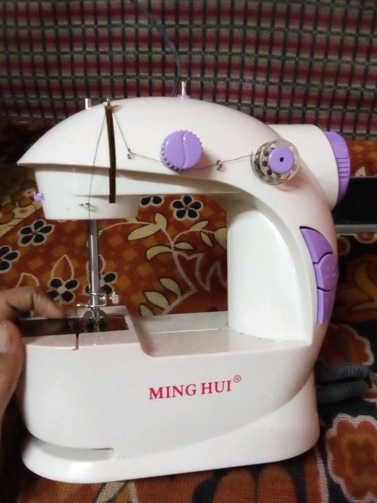 MINI SEWING MACHINE