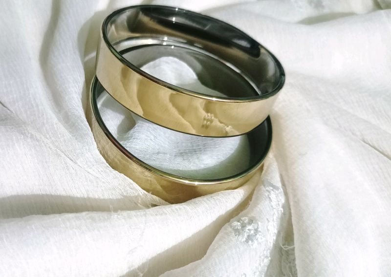 Trendy Glass Bangles