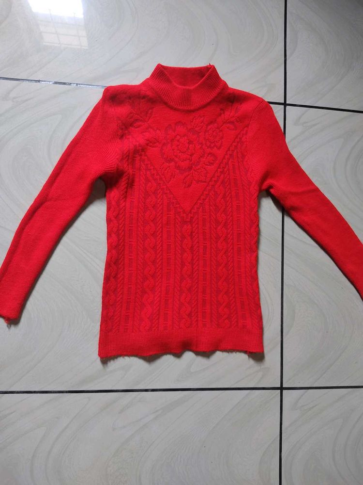 Pretty Red Sweatshirt With Design