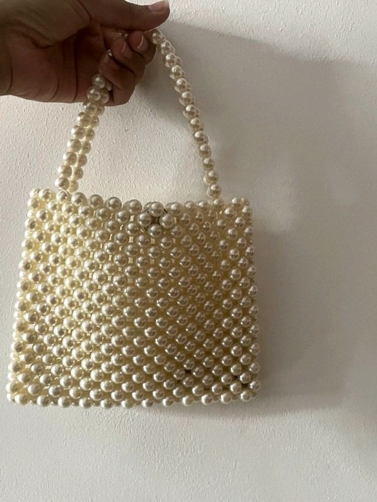 Selling - Pearl 🦪 Purse 👝