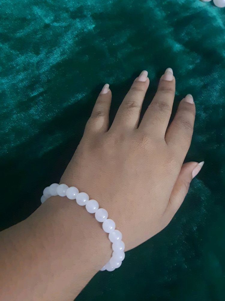 Plastic White Bead Elestic Bracelet