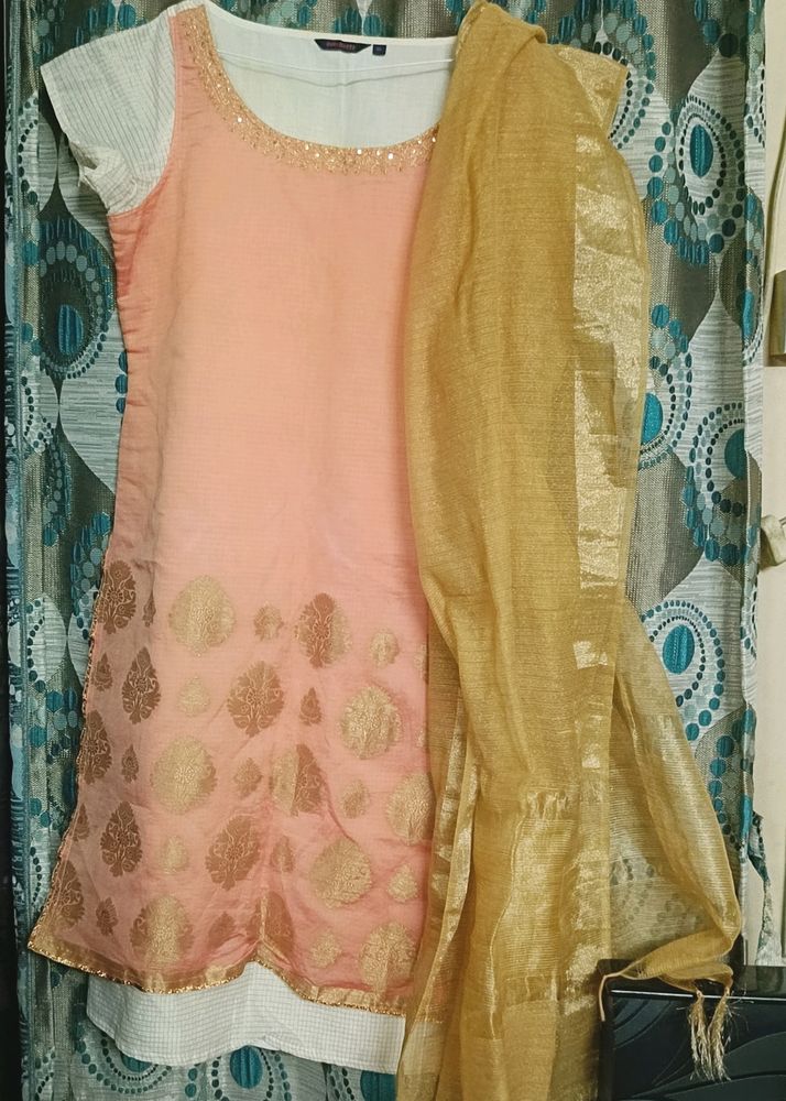 Double Layered Kurta With Golden Dupatta