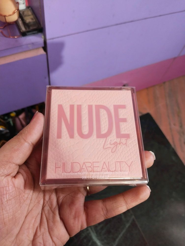 Huda Beauty Nude (Light) Eyeshadow Palette