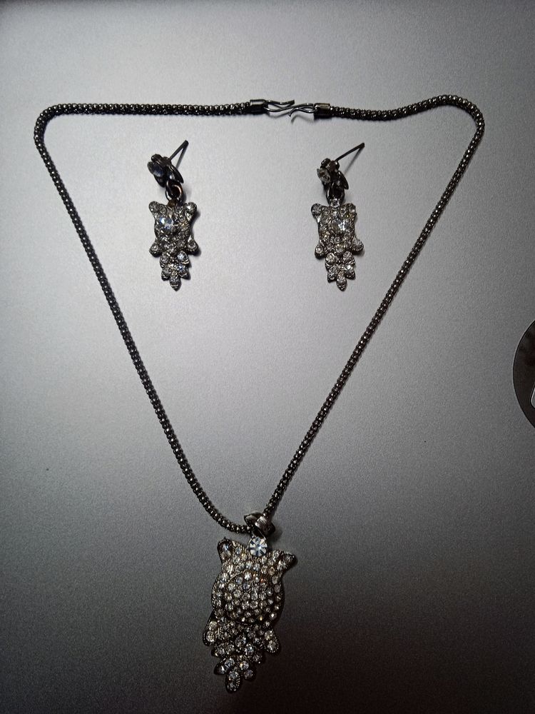 Pendent Set