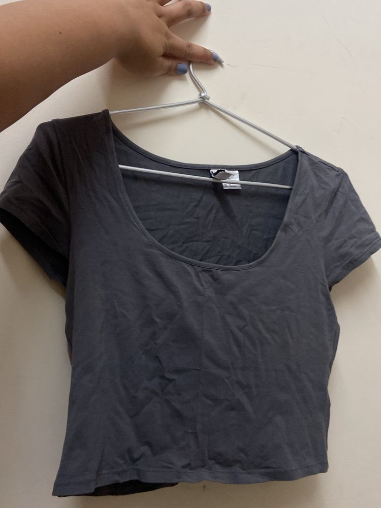 H&M Cropped T-shirt- Grey ,size-M