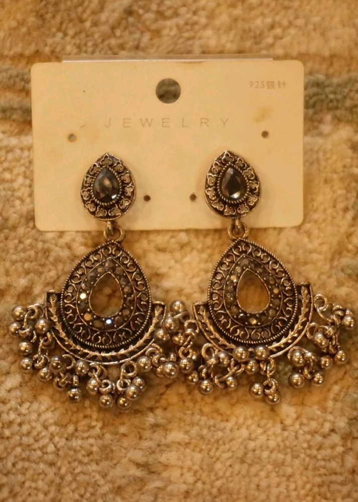 GREY COLOURED EARRING