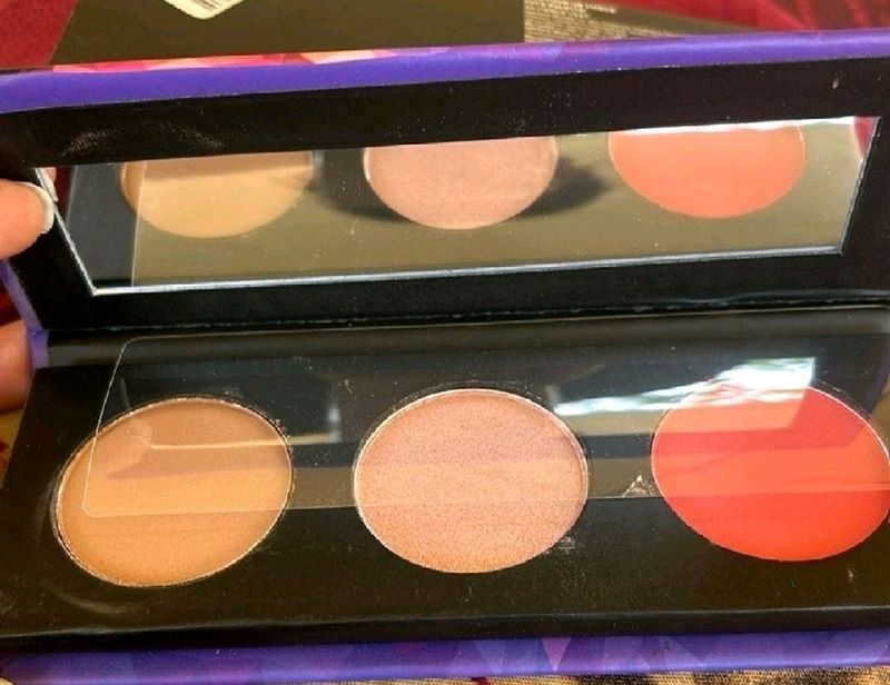 Sugar Palette 🎨 3 In 1 . Blush, Highlighter, Bronzer