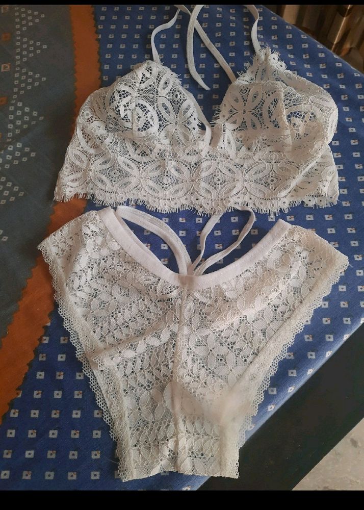 BRA & PANTY SET  ( TOTALLY NEW )