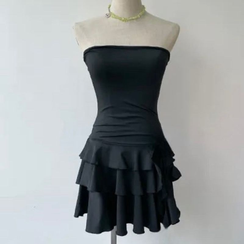 Donna Fashion: Pleated Vintage Dress