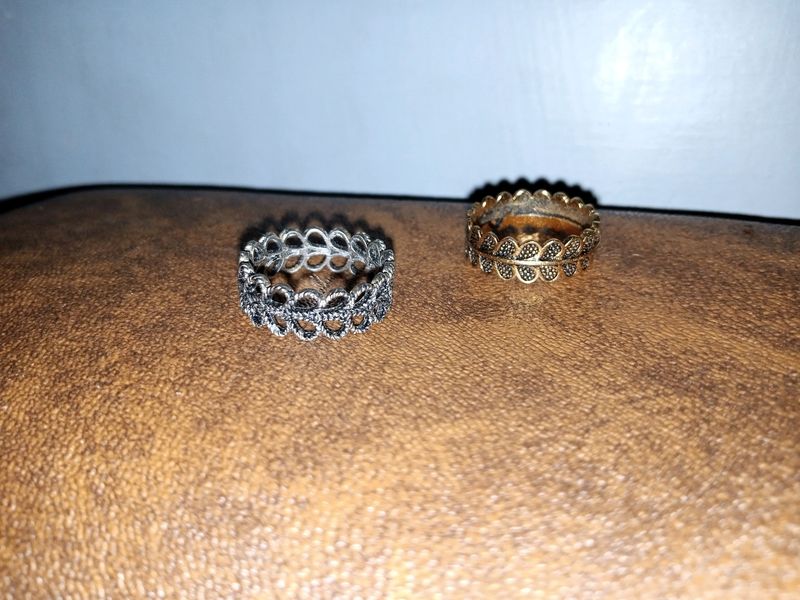 Set Of 2 Matching Artificial Rings Gold And Silver