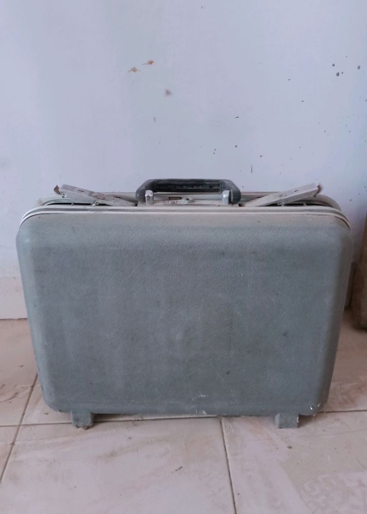 Suitcase (Safari)