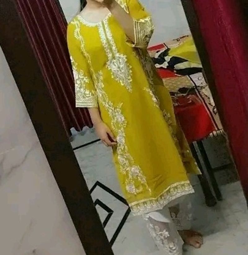 Beautiful Yellow Kurtha And Pant Set