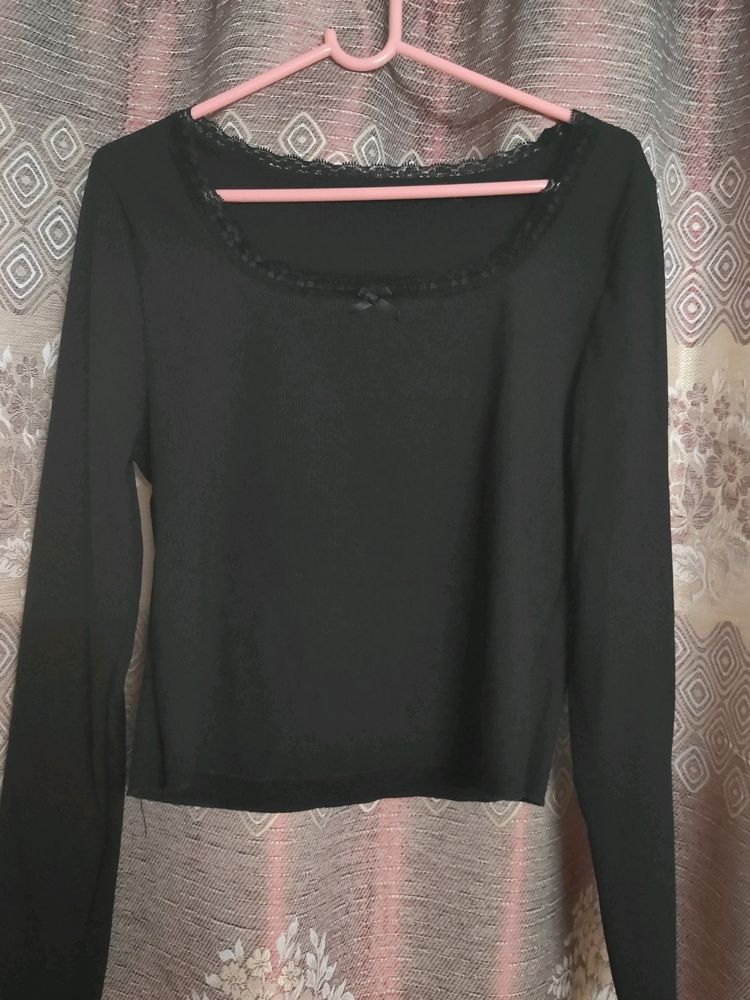 Black Ribbed Top With Lace Neck