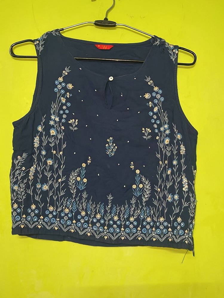 ✨ W Embroidered Floral Crop Top for Ladies ✨