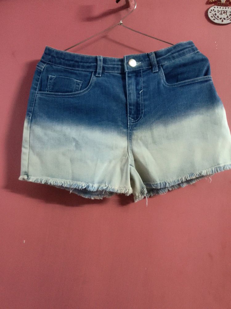 We Are Selling a Jeans Shorts It's New