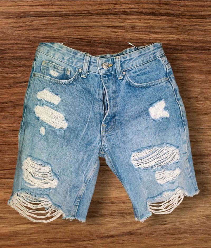 ✨Trendy Distressed Shorts ✨