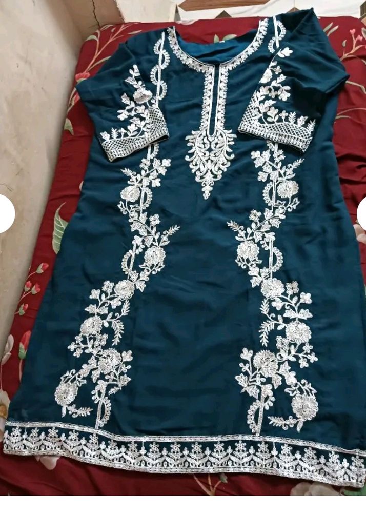 Beautiful Pakistani Suit For Women.....✨💙