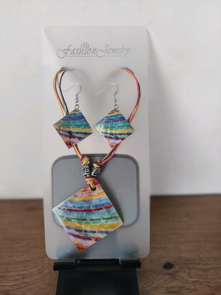 Free Bracelet With Beautiful Multicolour Artificial Jewellery Set