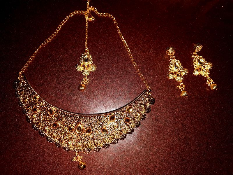 Gold Plated Set With Maangtika