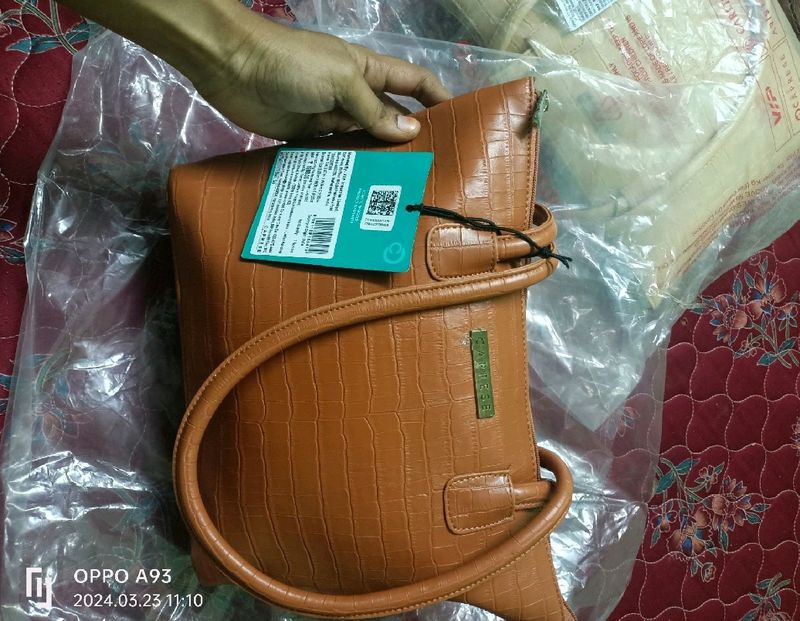 New Shoulder Bag From Caprese