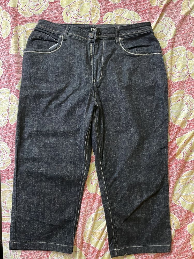 Ladies Denim Capri For Casual Wear