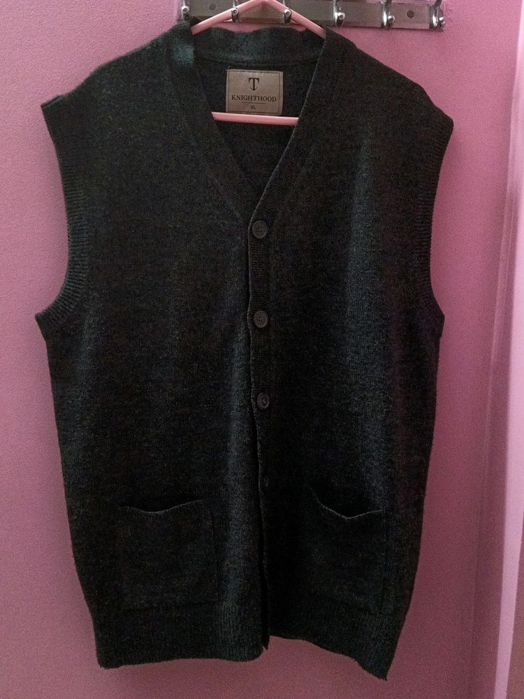 SLEEVELESS WINTER SWEATER