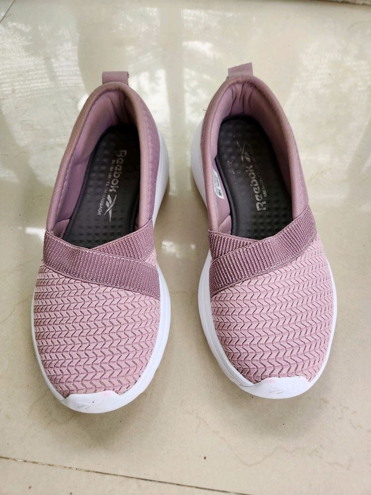 Womens Walking Shoe