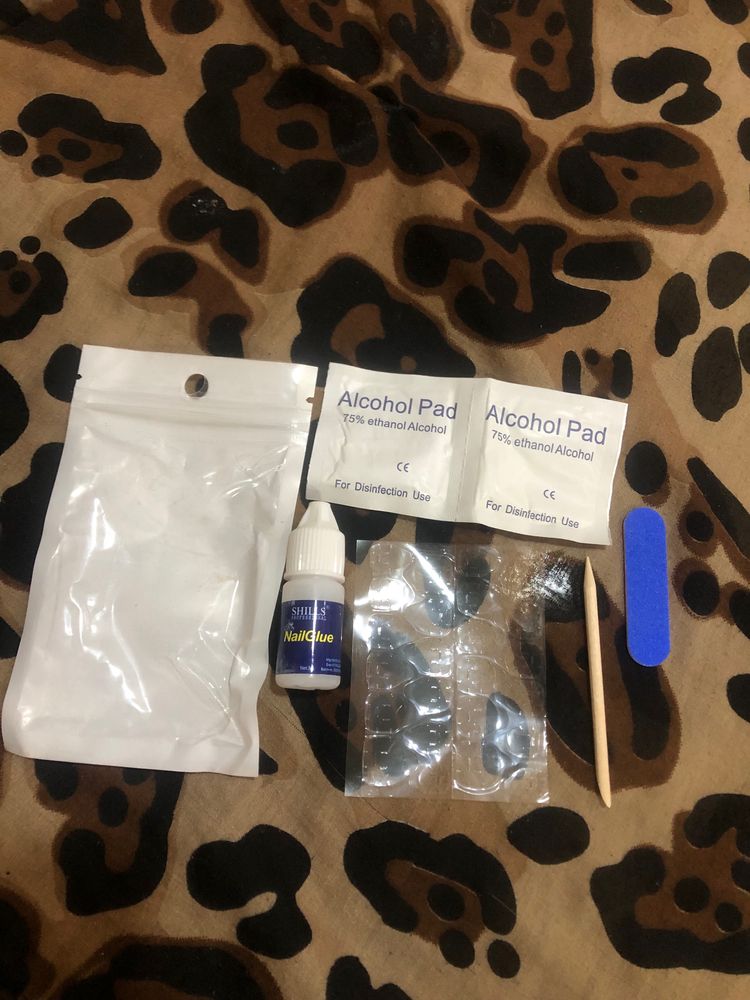 Application kit for artificial nails.