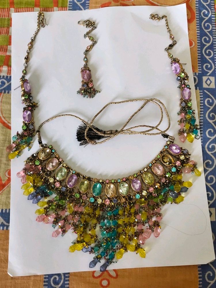 This Is Neckless Set With Earings And Teeka