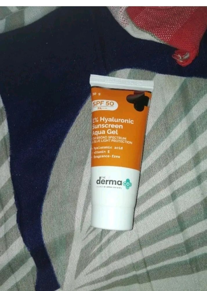 Derma Co.1% Hyaluronic Sunscreen Spf50