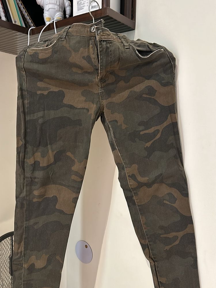 BERSHKA - Military Pattern Jeans - M SIZE