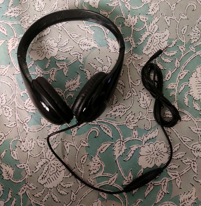 BRAND NEW Multimedia Headphones With Mic