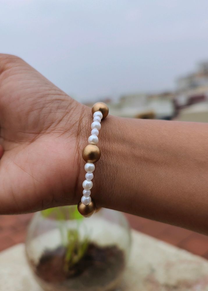 White - Gold Beaded Bracelet