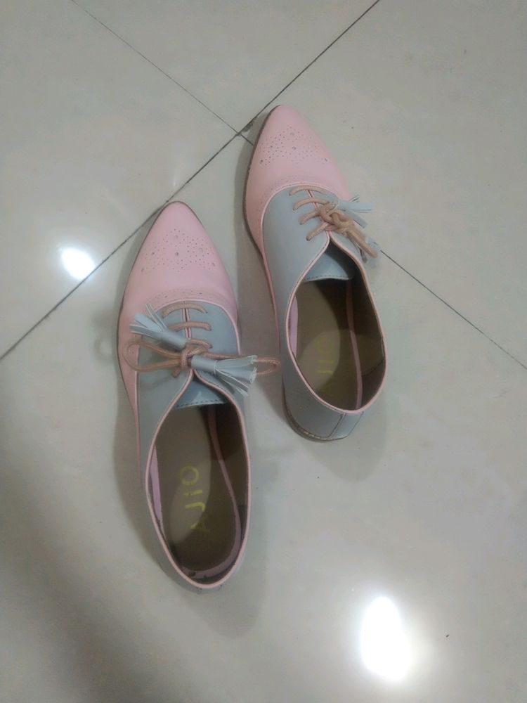 AJIO FLAT SHOES