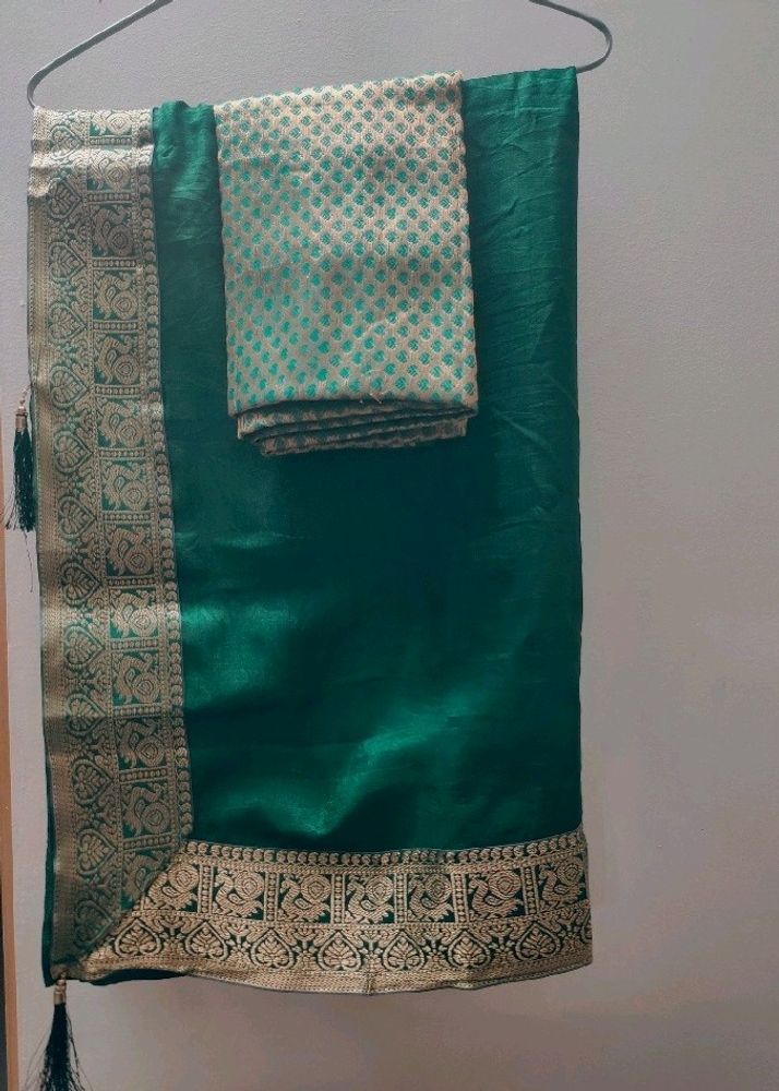 Saree With Unstitched Blouse Piece