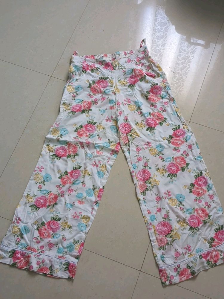 Beautiful New Pants With Pockets, Size S