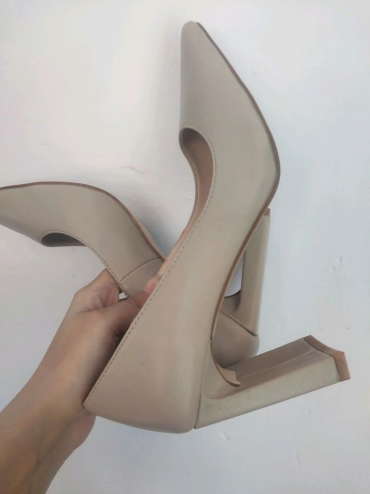 Beautiful Beige Pumps