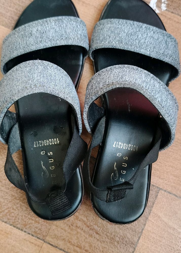 Women Sandals In Very Good Condition.