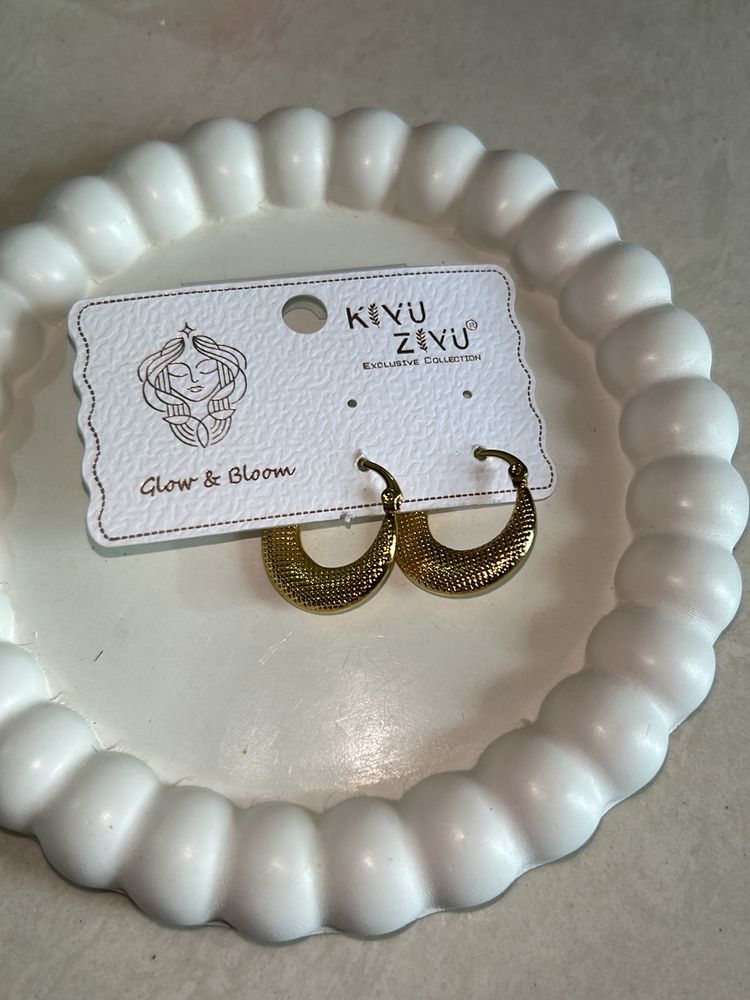 Anti-tarnish hoop earrings