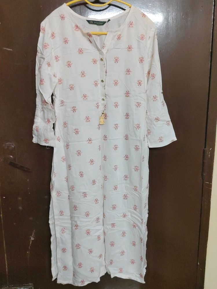 Avaasa New White Straight Line Kurta