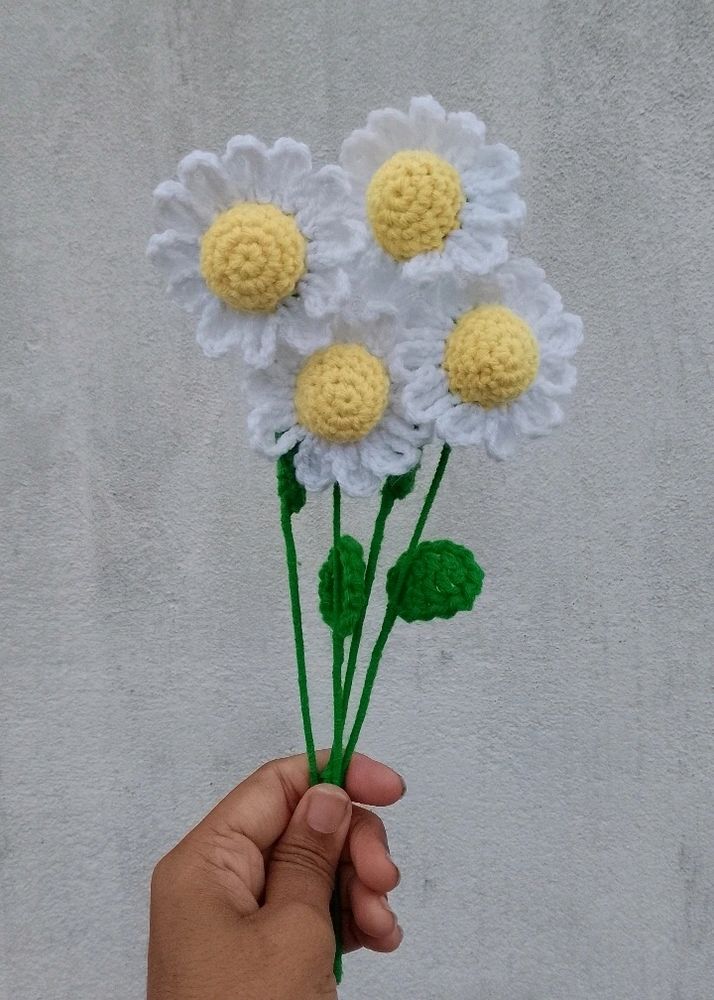 Crochet Daisy / Handmade Flower / (4 Daisies)