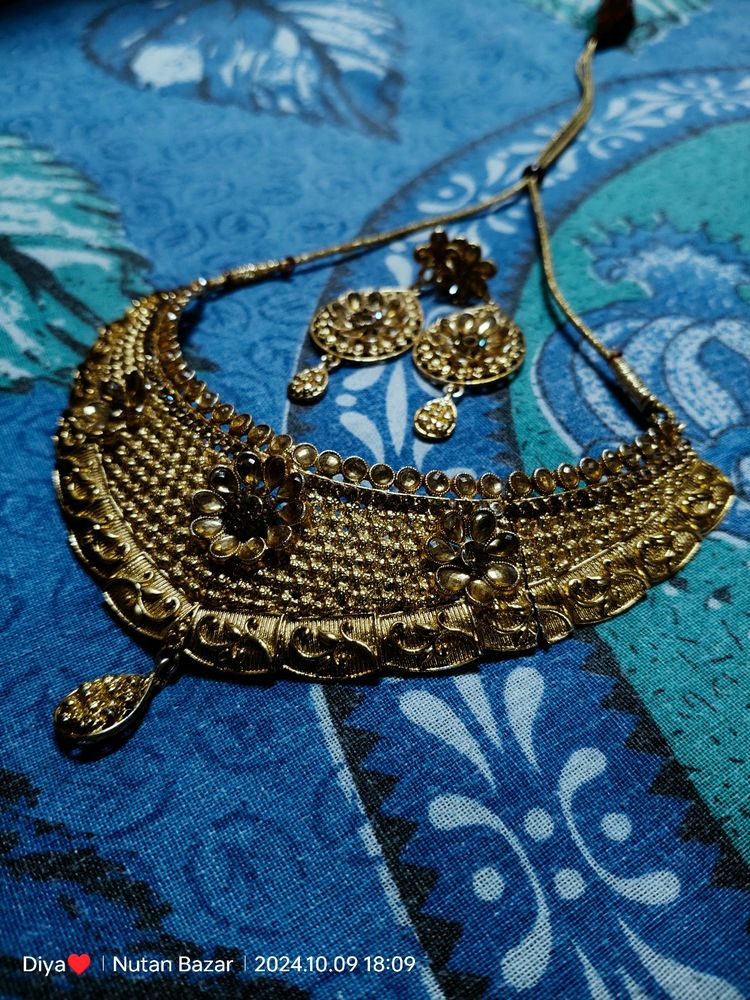 Women Golden Jewellery Set