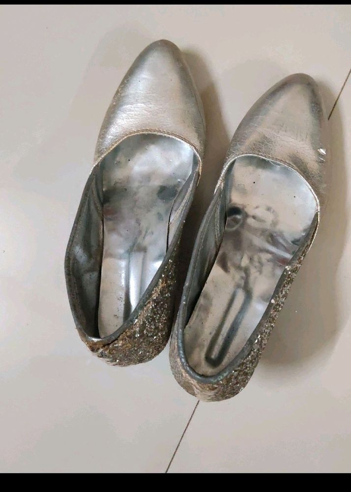 Combo Of 2 Jutti & Silver Heels 👠